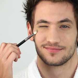 Männer schminken sich! Harte Kerle tragen jetzt Make-up – und zwar so